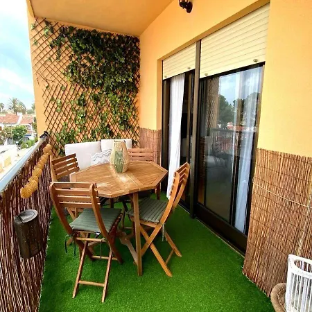 Espuma De Mar En Primera Línea De Playa De Appartement